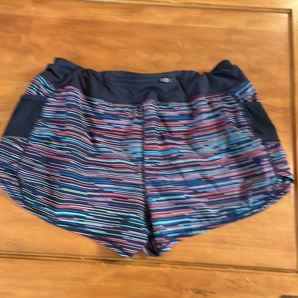 ATHLETA Running Shorts Size XL - Picture 4 of 11